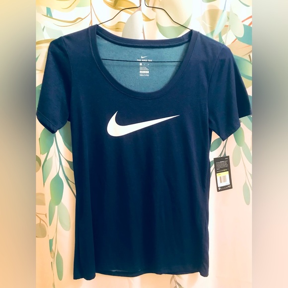 🆕 BRAND NEW DRI-FIT NIKE TEE - NEW WITH TAGS (NWT) - NAVY - Picture 1 of 3